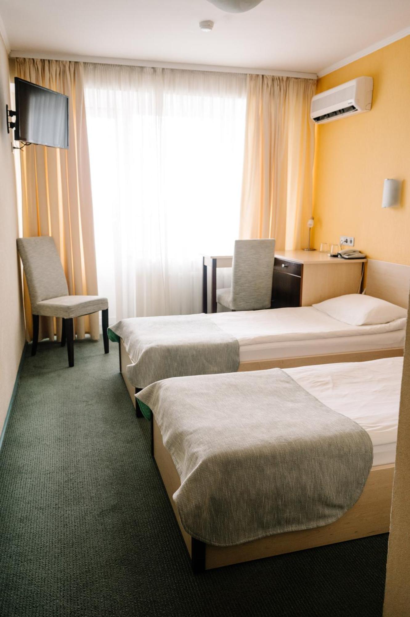 7 Days Hotel Kamyanets-Podilskyi Eksteriør bilde