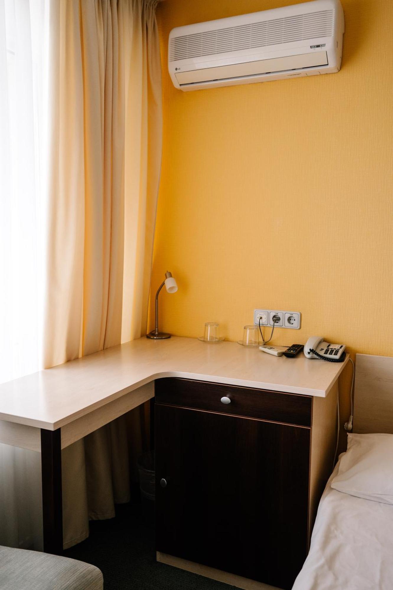 7 Days Hotel Kamyanets-Podilskyi Eksteriør bilde