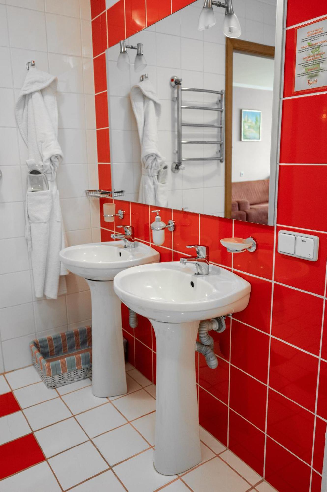 7 Days Hotel Kamyanets-Podilskyi Eksteriør bilde
