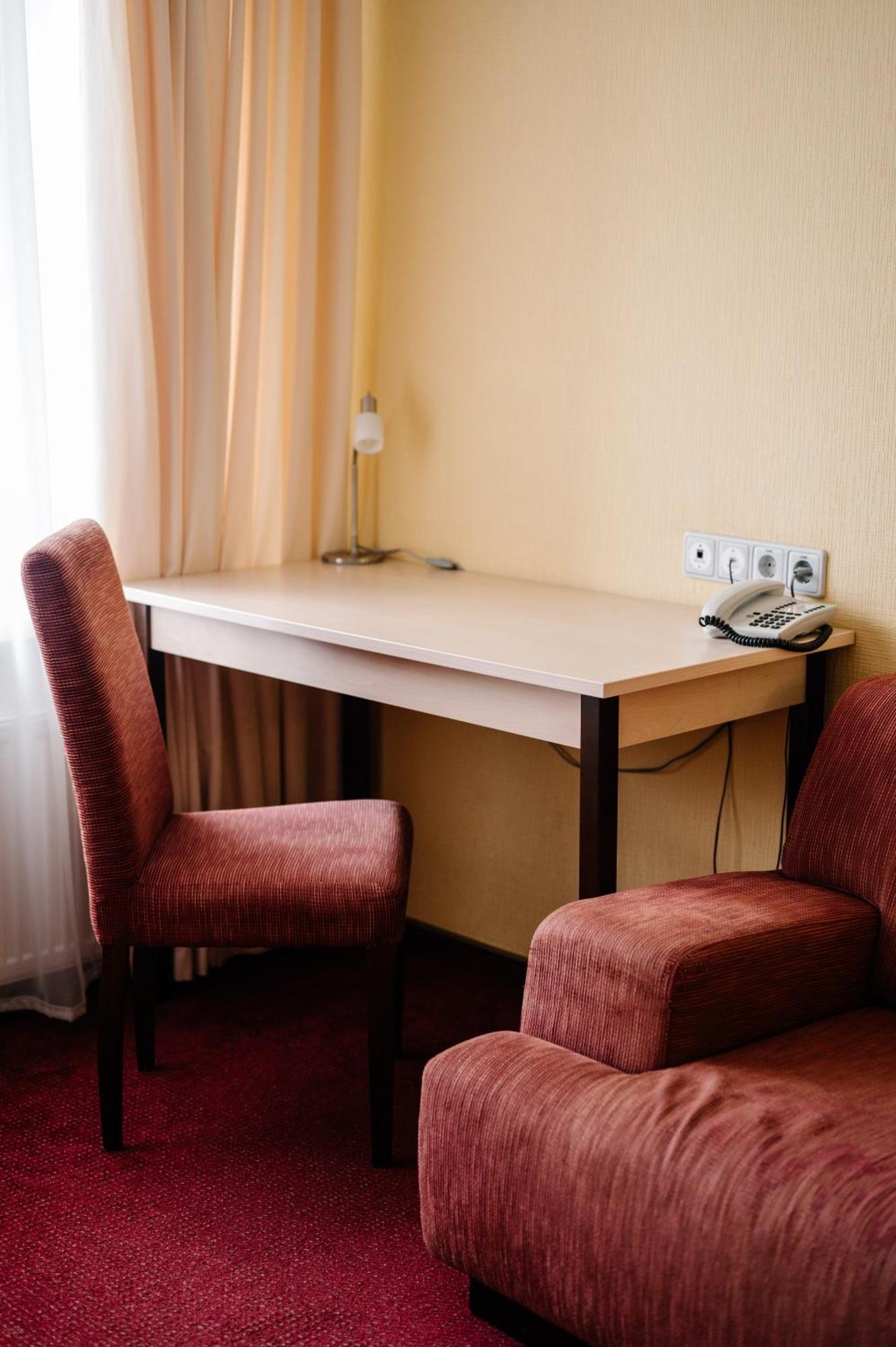 7 Days Hotel Kamyanets-Podilskyi Eksteriør bilde