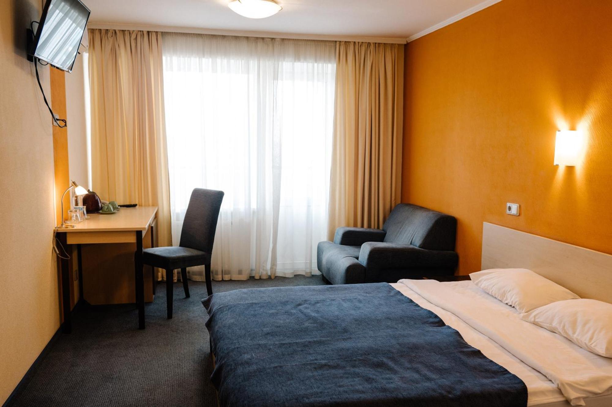7 Days Hotel Kamyanets-Podilskyi Eksteriør bilde