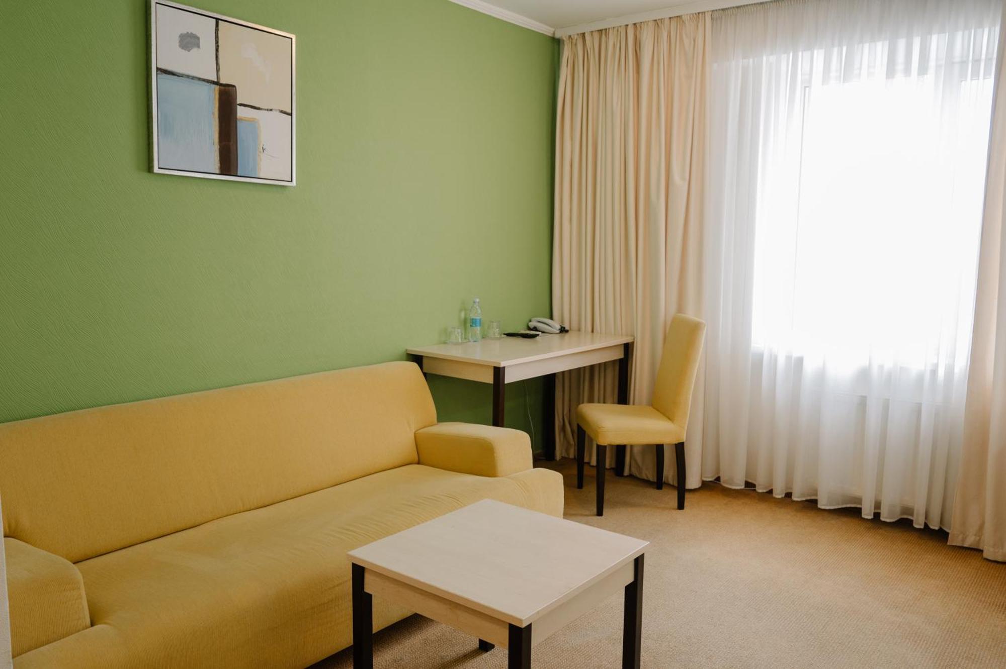 7 Days Hotel Kamyanets-Podilskyi Eksteriør bilde