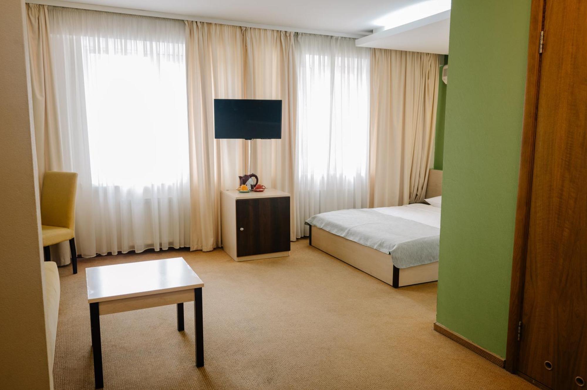 7 Days Hotel Kamyanets-Podilskyi Eksteriør bilde