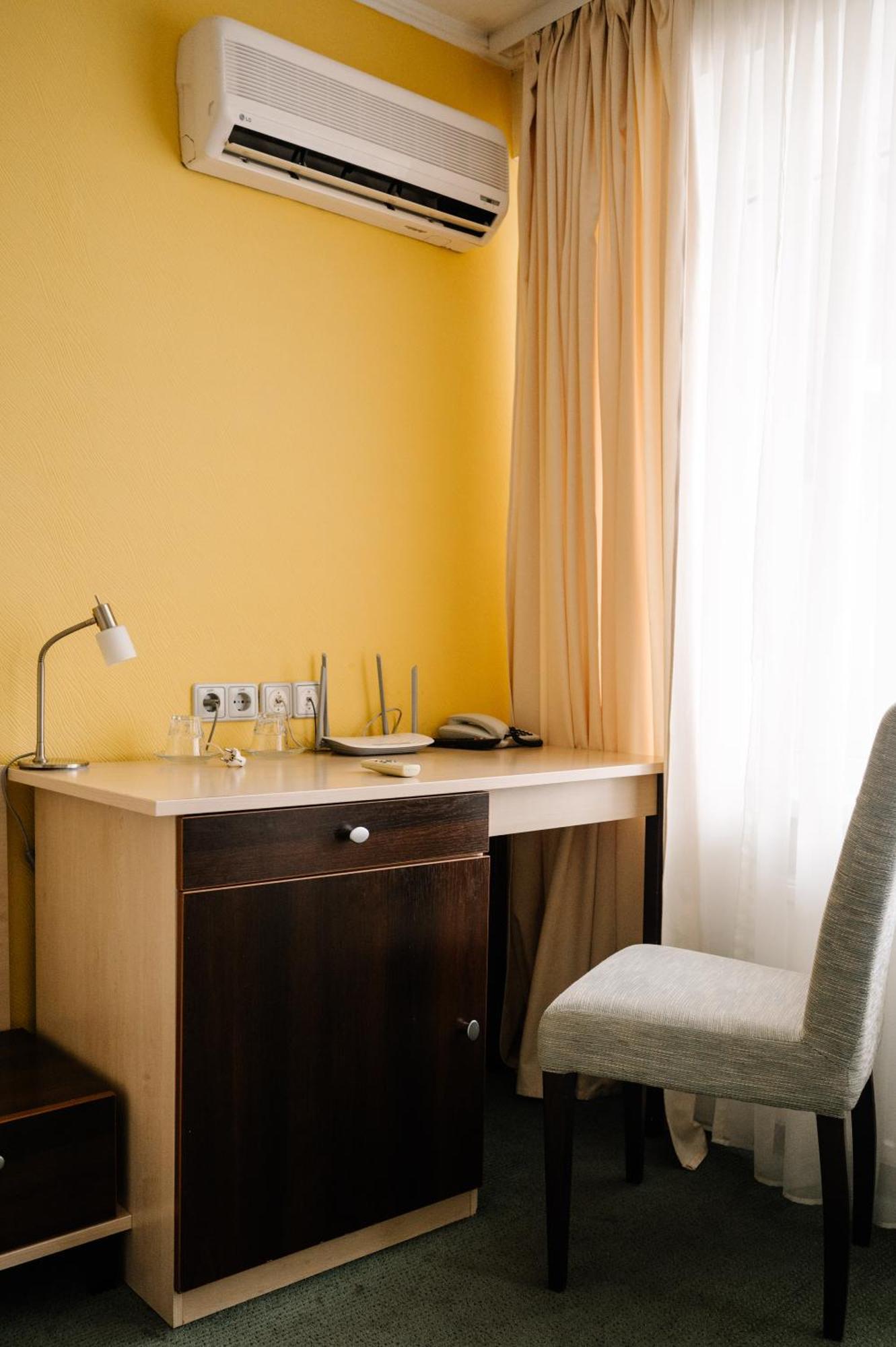 7 Days Hotel Kamyanets-Podilskyi Eksteriør bilde