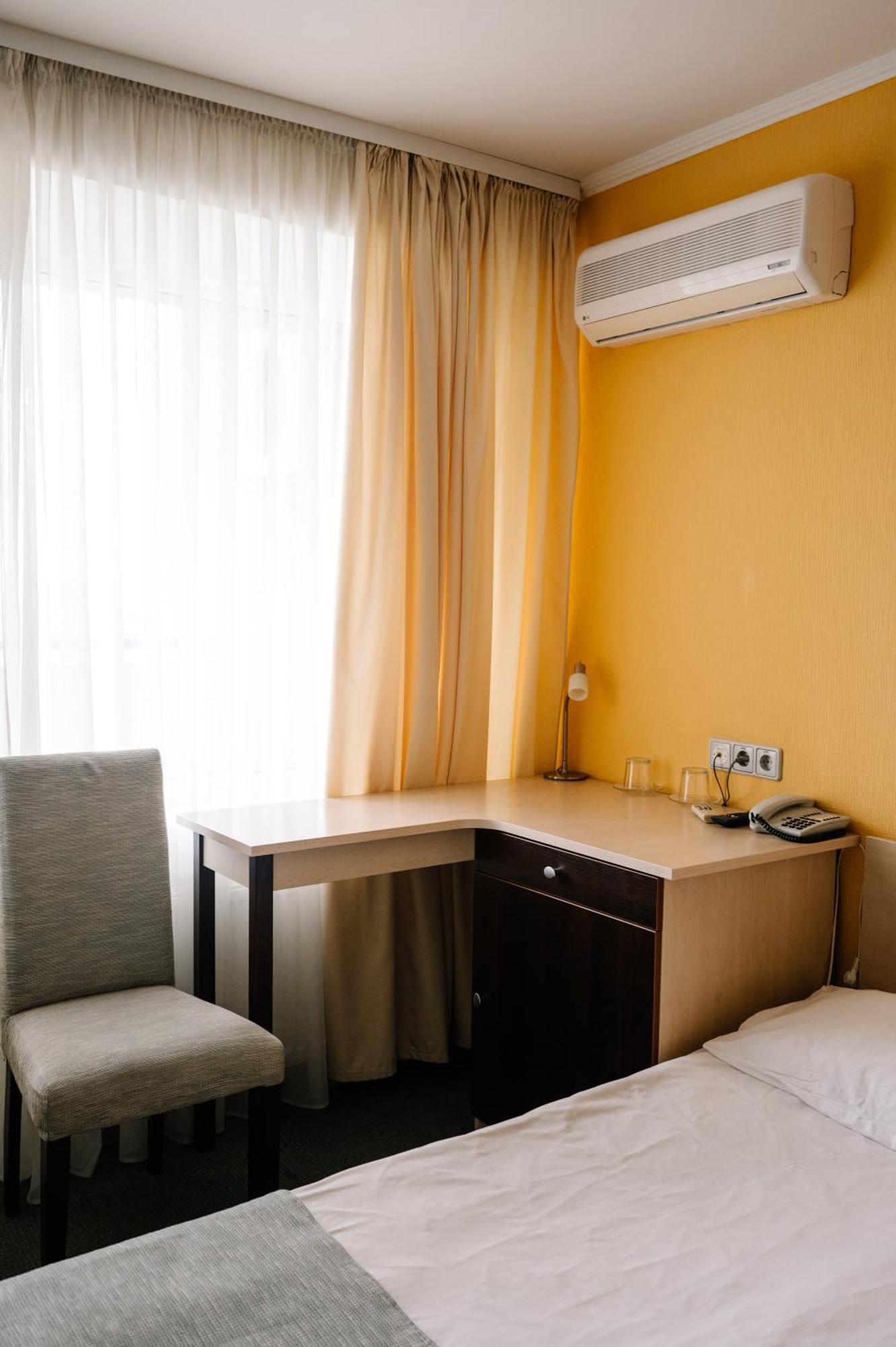 7 Days Hotel Kamyanets-Podilskyi Eksteriør bilde