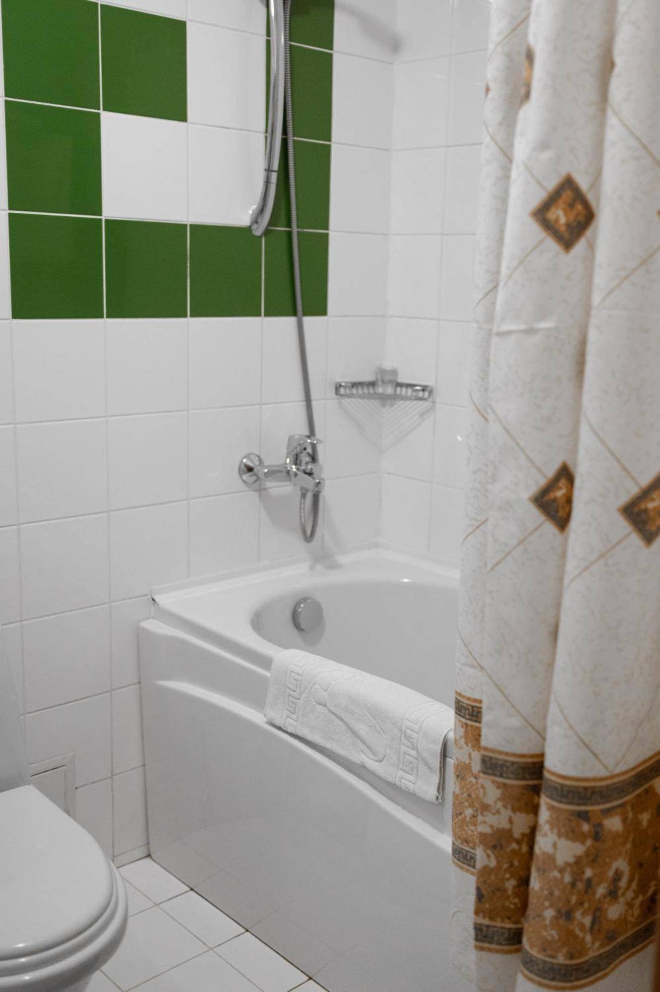 7 Days Hotel Kamyanets-Podilskyi Eksteriør bilde