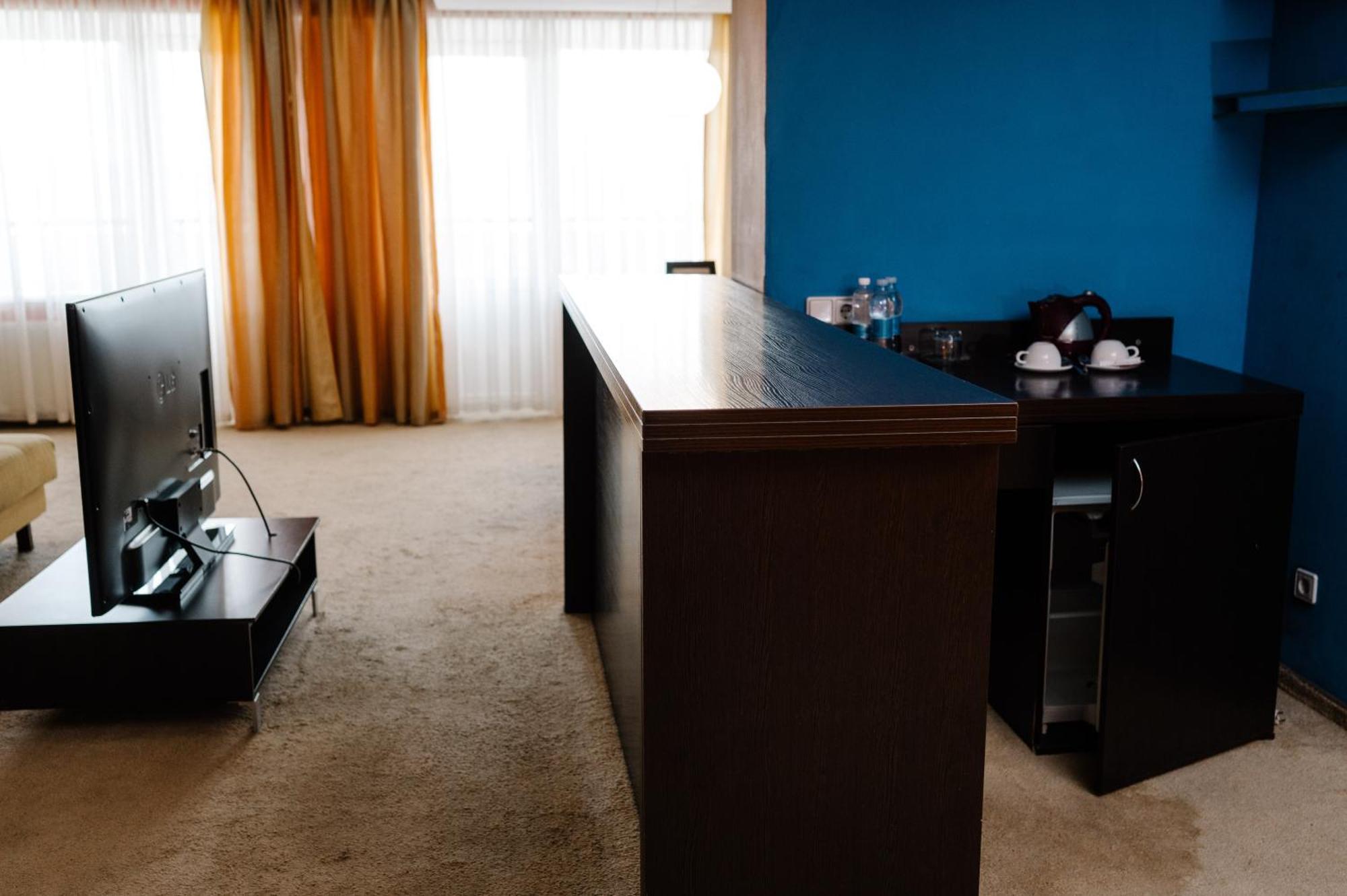 7 Days Hotel Kamyanets-Podilskyi Eksteriør bilde