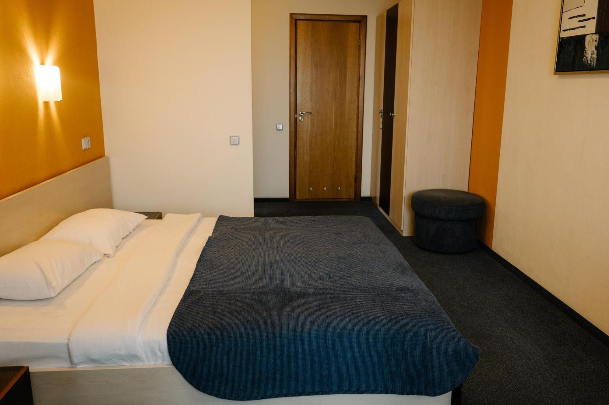 7 Days Hotel Kamyanets-Podilskyi Eksteriør bilde