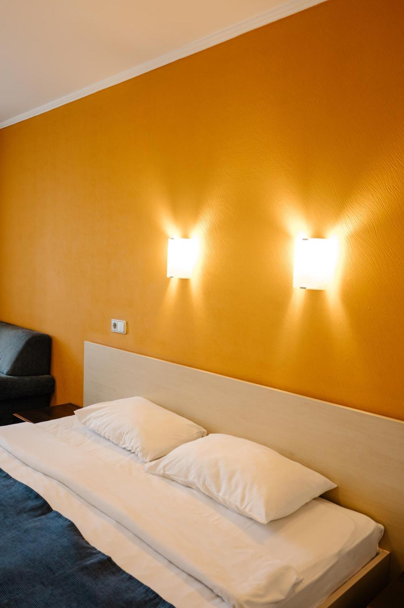 7 Days Hotel Kamyanets-Podilskyi Eksteriør bilde